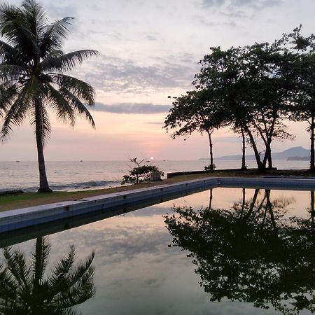 Hotel Kumala Samudra Cikakak Esterno foto