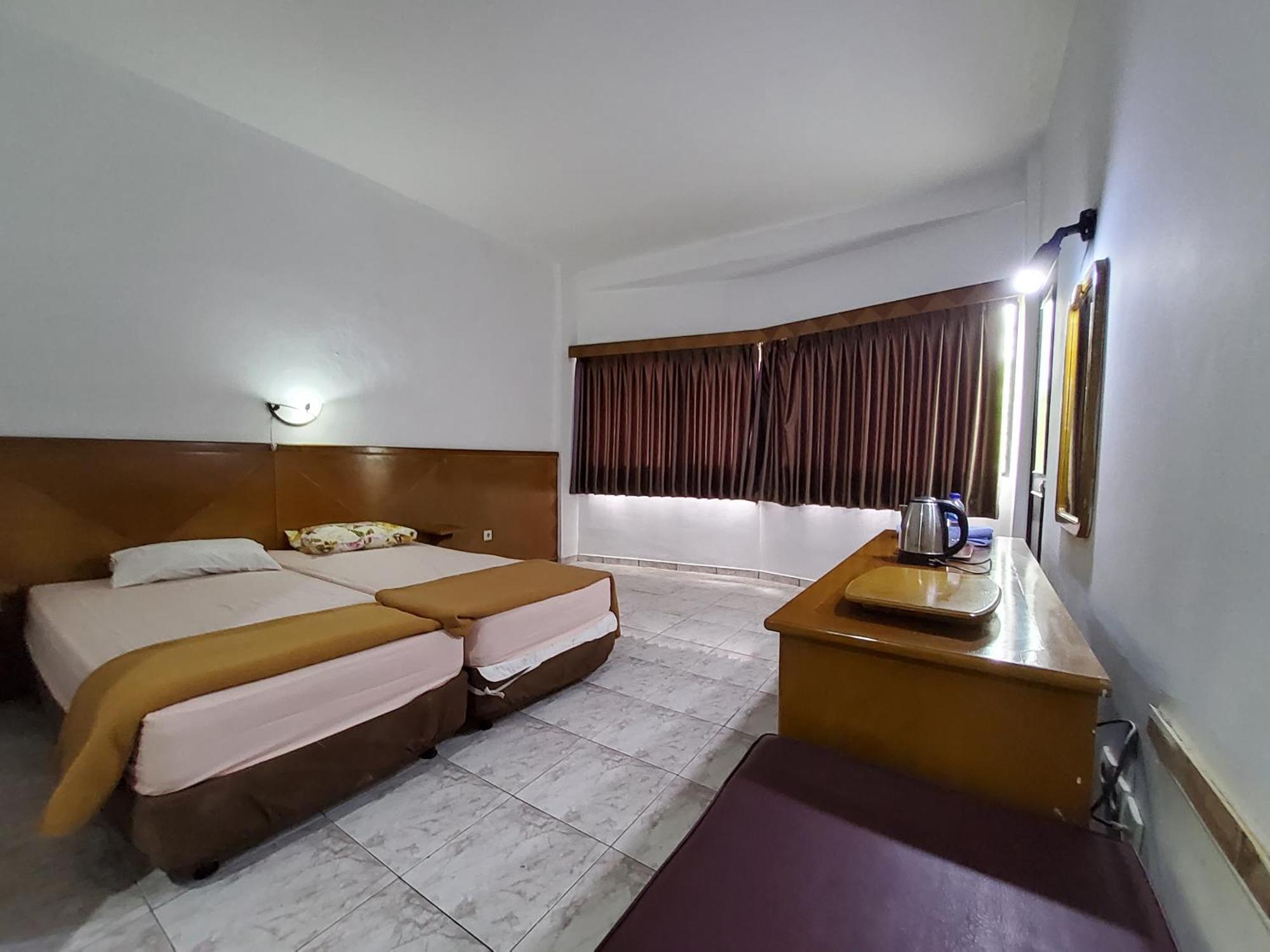 Hotel Kumala Samudra Cikakak Esterno foto