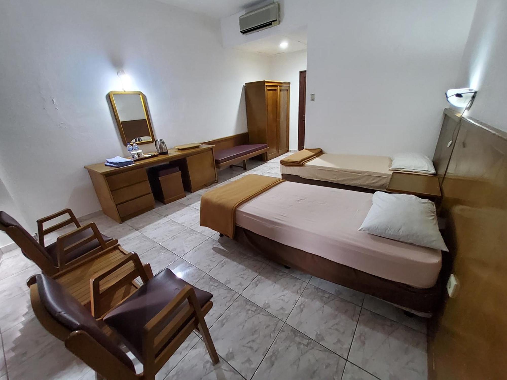 Hotel Kumala Samudra Cikakak Esterno foto