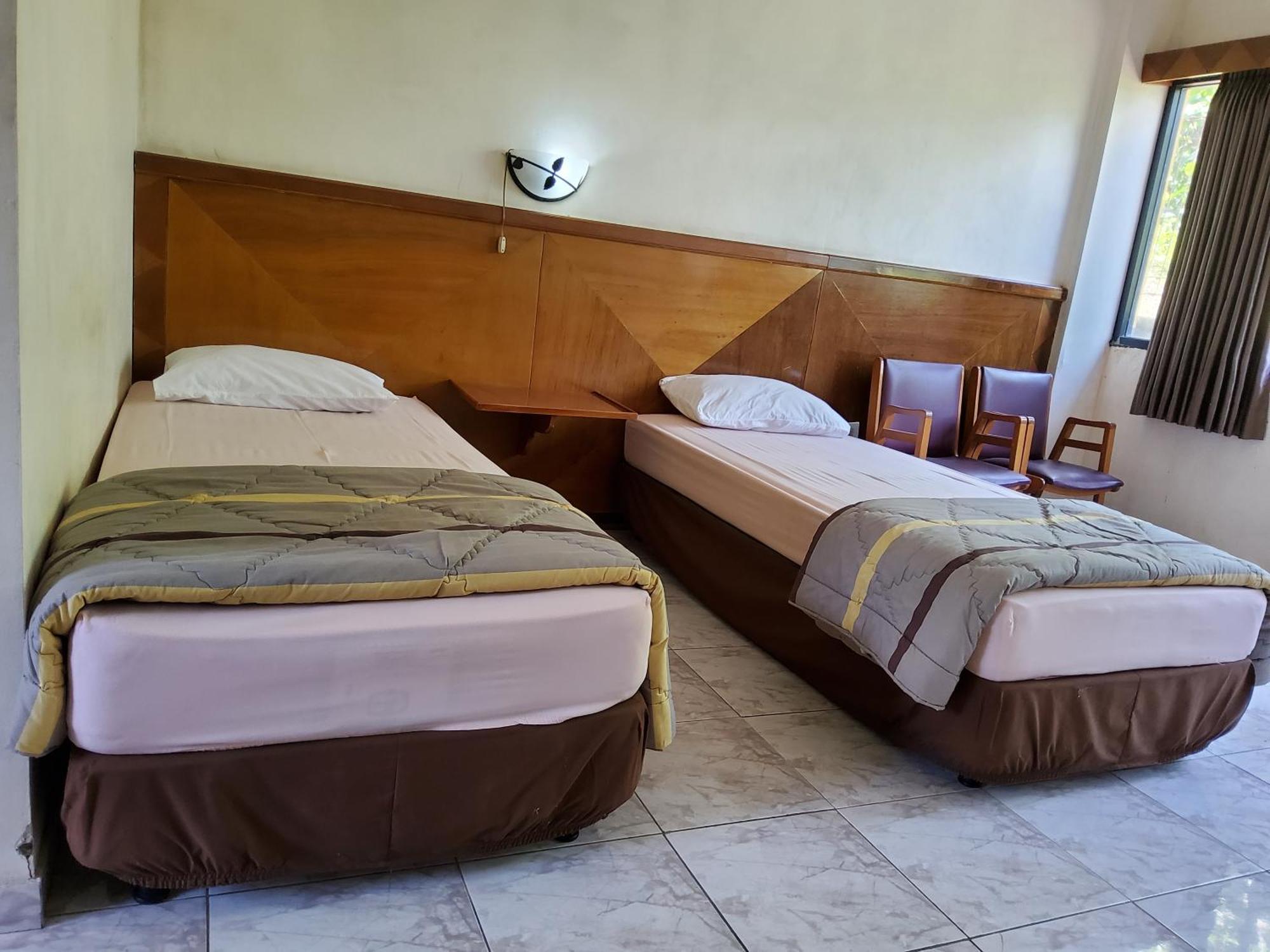 Hotel Kumala Samudra Cikakak Esterno foto