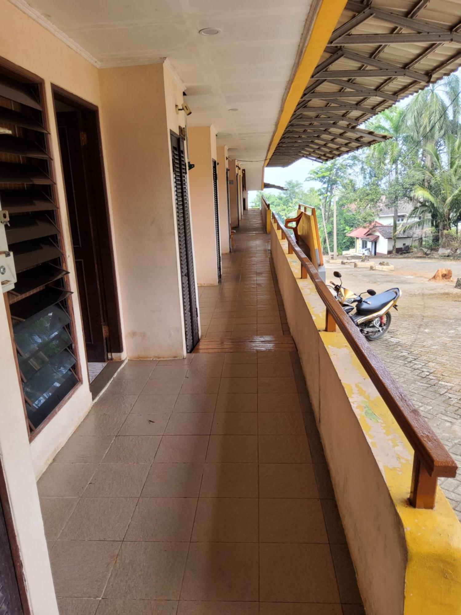Hotel Kumala Samudra Cikakak Esterno foto