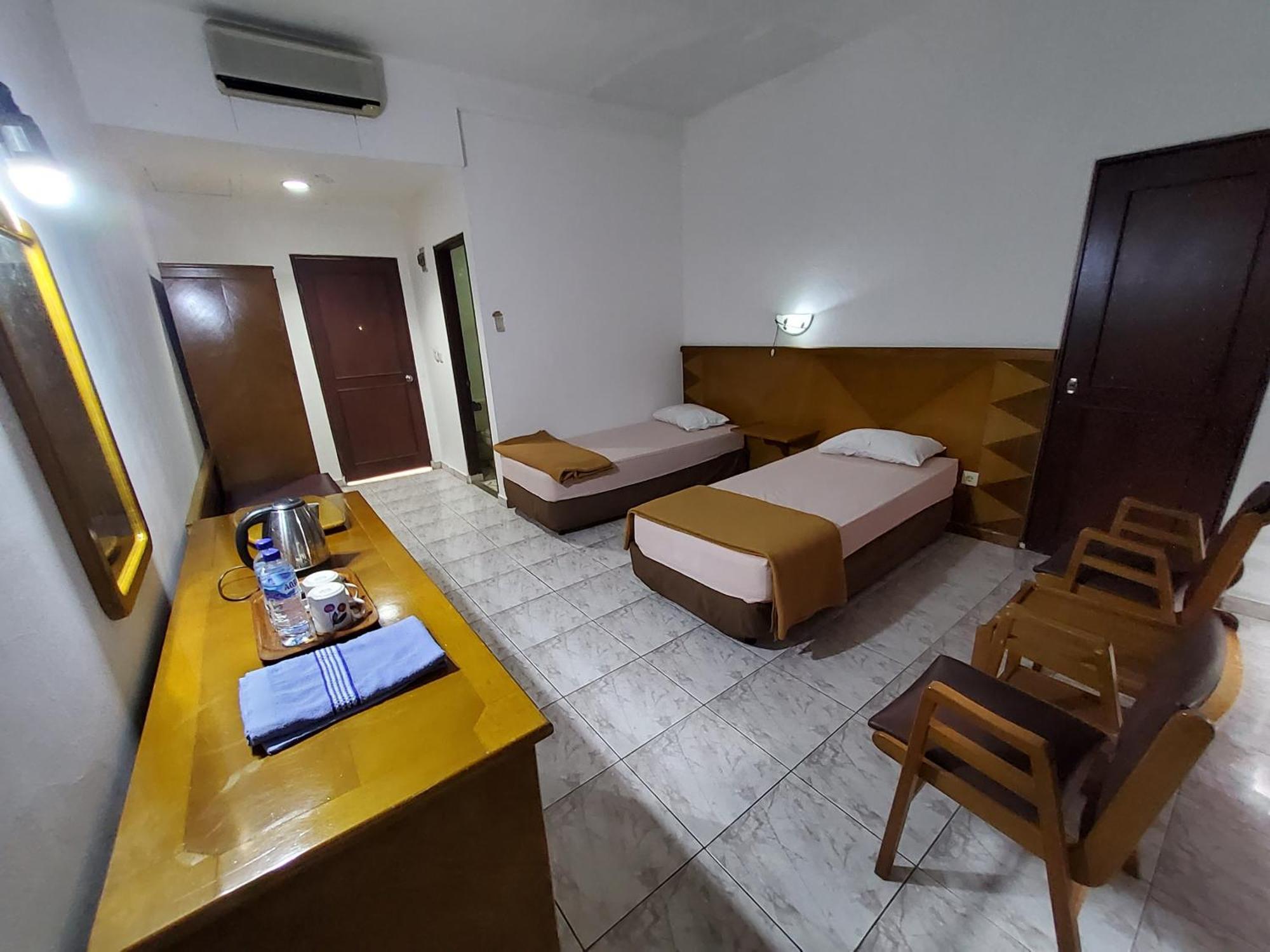 Hotel Kumala Samudra Cikakak Esterno foto